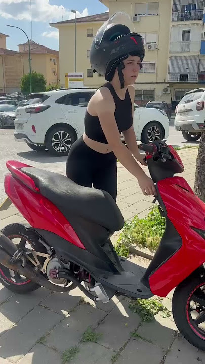 Scooter red kickstart girl angry (New videos) ask for mail.