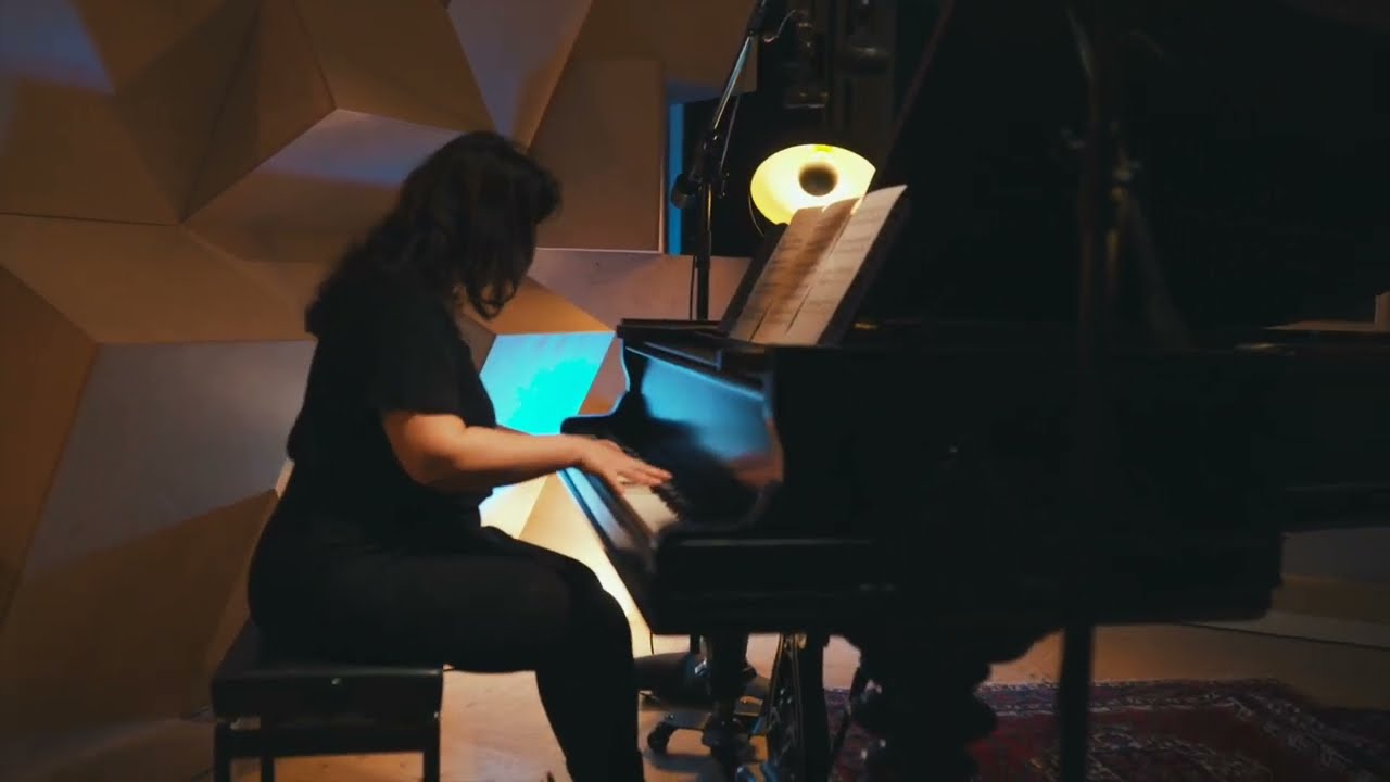 Bettiol recording a live session at Moon Music Studios