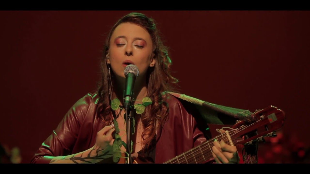 Majo Musicna - Ámbar en Vivo, Lanzamiento de BISOÑANDO