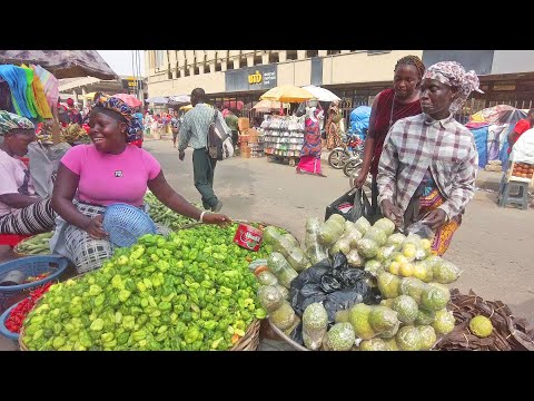 SHOPPING IN FRESH FOOD MARKET IN GHANA, ACCRA