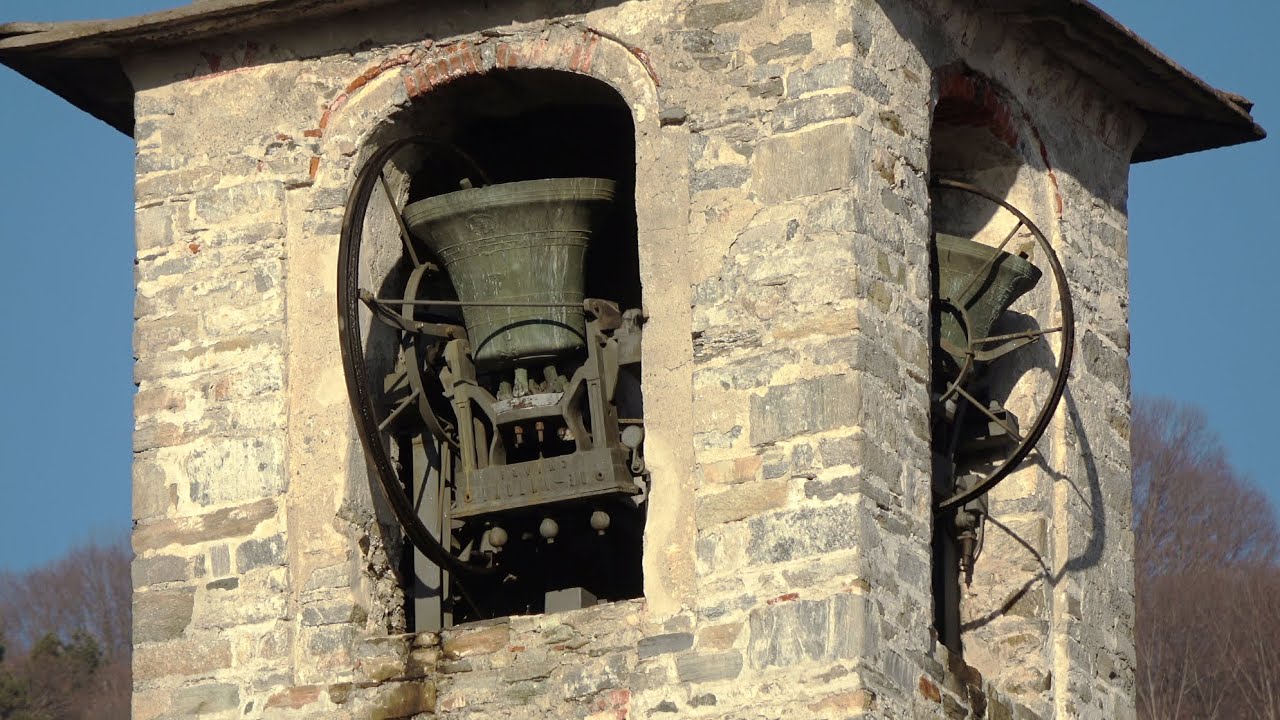 Италия [4K] Колокольный звон у Девы Марии в Вербании в канун Нового года