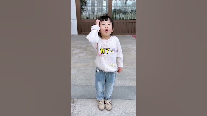 不愧是爸爸帶出來的娃，下樓梯有樣學樣，太厲害了！#萌娃#親子#親子日常#搞笑#爸爸帶娃#蘇馨呀