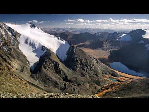 Случайно залез на гору 3600. Накрыло штормом с градом, сутки держал палатку. Уха как точка перехода