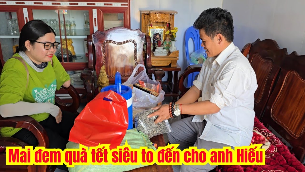 Mai Đi Gửi Quà Tết Siêu To Khổng Lồ Cho Anh Hiếu....