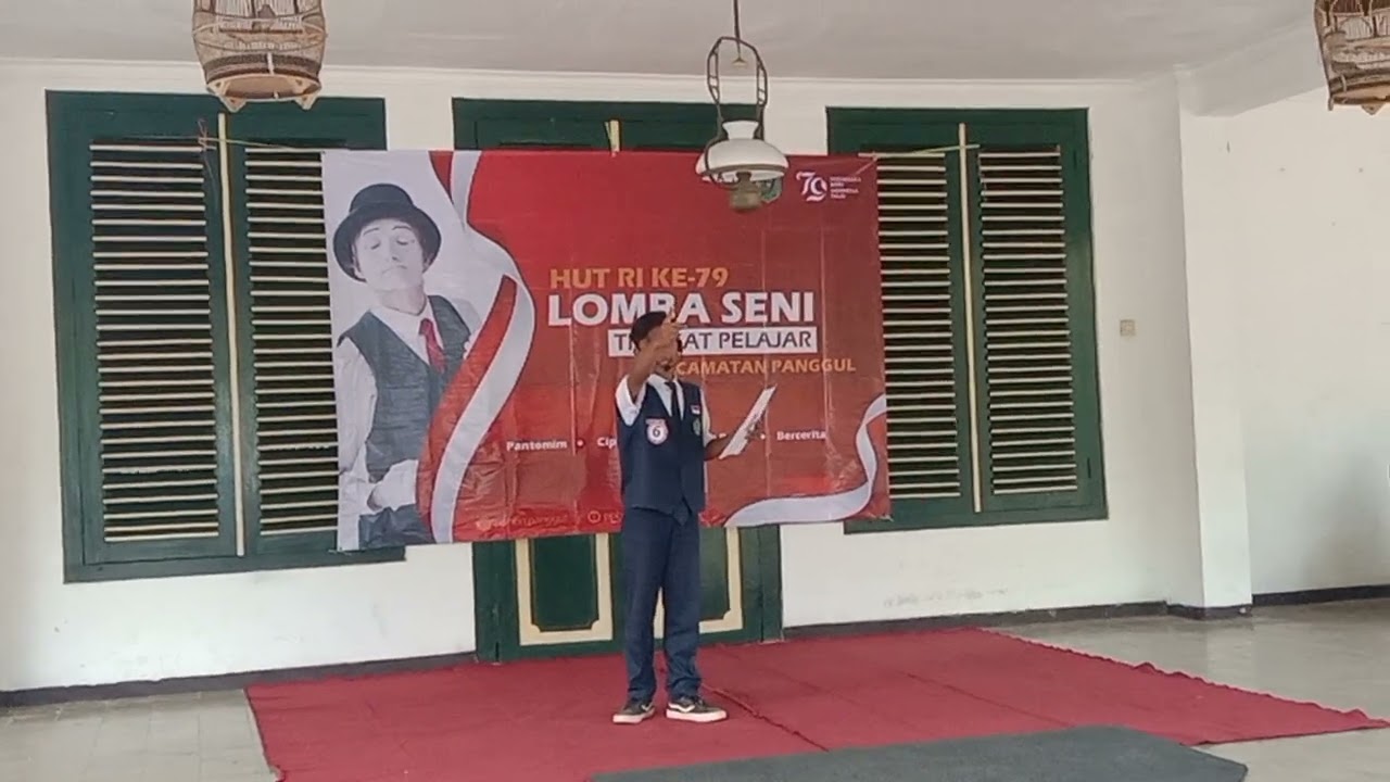 JUARA 2 BACA PUISI MERDEKALAH BANGSAKU KARYA YAMIN