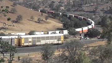 BNSF 4686 stacks & racks west [HD]