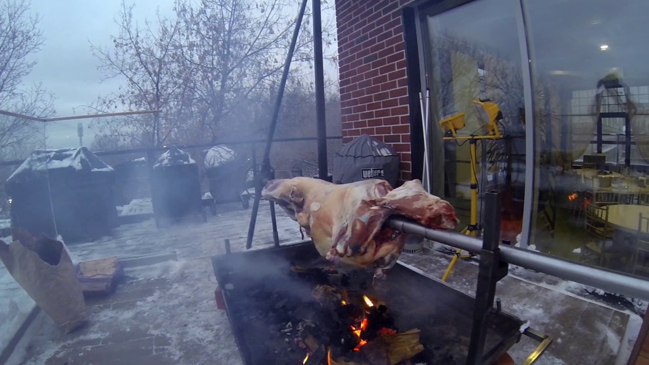 Барашек, ягненок на вертеле. Гриль. Блюда тосканской и сербской кухни ...
