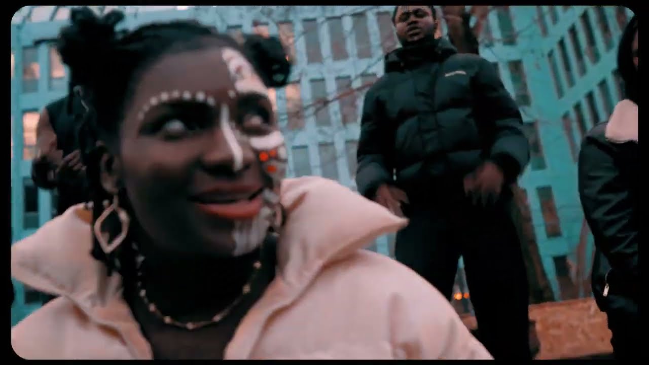 Chillawe - ROAR (Official Video) auf YouTube ansehen Chillawe - ROAR (Official Video) auf YouTube ansehen