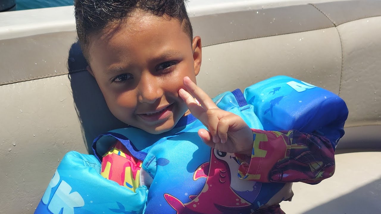 Dia de passeio de lancha em Ubatuba! 🌊