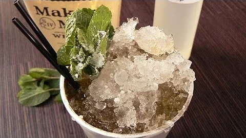 How to Make a Mint Julep - The Cocktail Spirit wit...