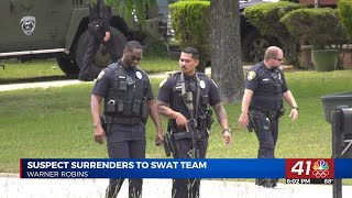 UPDATE: Man surrenders after standoff in Warner Robins