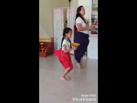 น้องเปียโน  ระบำอธิษฐาน