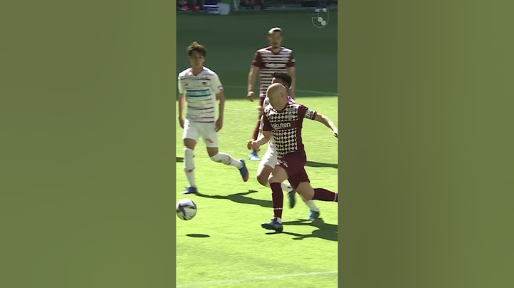 Andrés Iniesta doing what he does best—pure magic with the ball at his feet. 🪄⚽️