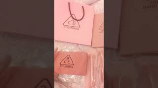 รีวิว Set แปรง mini 3ce ออกใหม่ล่าสุด พร้อมกระเป๋าพกพาเพื่อใส่แปรง สีน่ารักมากๆคะ 