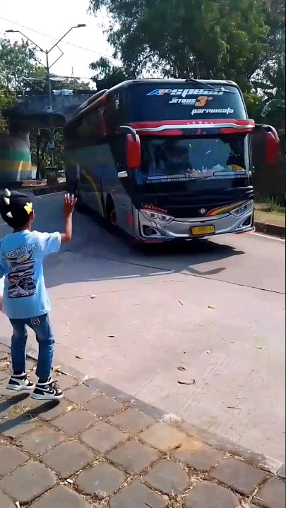 B16 bus telolet #telolet #buspariwisata @cartimgokil