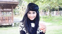 Tutorial Hijab Pashmina Inspired by Dian Pelangi - Part #23 - Durasi: 2.46. 