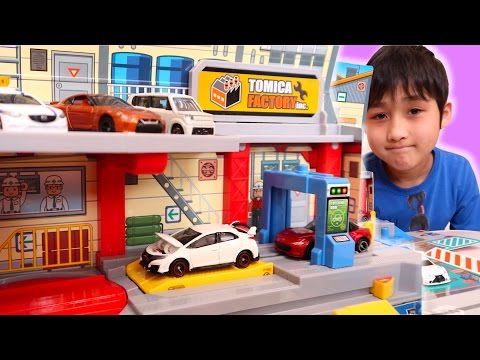 値下げ★トミカ おでかけバッグ、ギミック整備ボックス、道路マップ2枚、他 値下げ☆トミカ おでかけバッグ、ギミック整備ボックス、道路