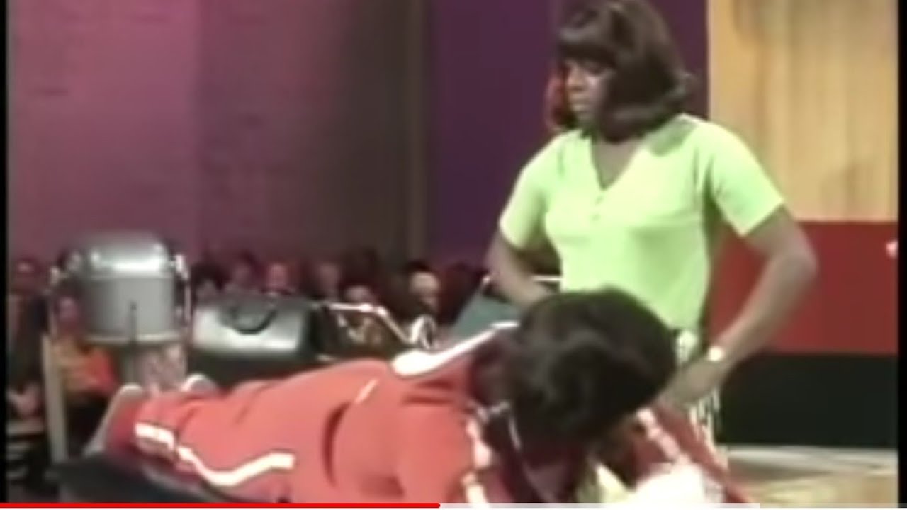 dragqueen Flip Wilson as Geraldine Jones featuring Broadway Joe Namath. YouTube