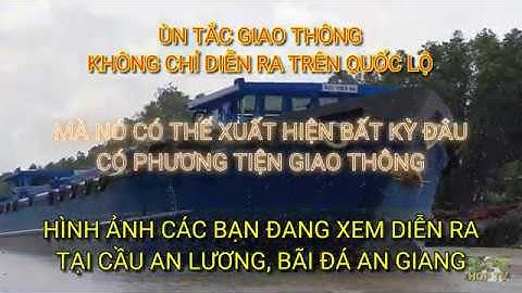 Nhiều sà lan xếp hàng 2 bên bờ sông chờ lấy đá tại cầu An Lương, An Giang