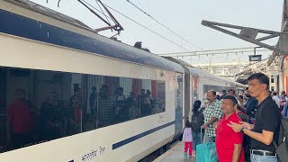22226 Vande Bharat arrives Pune Junction bang on time
