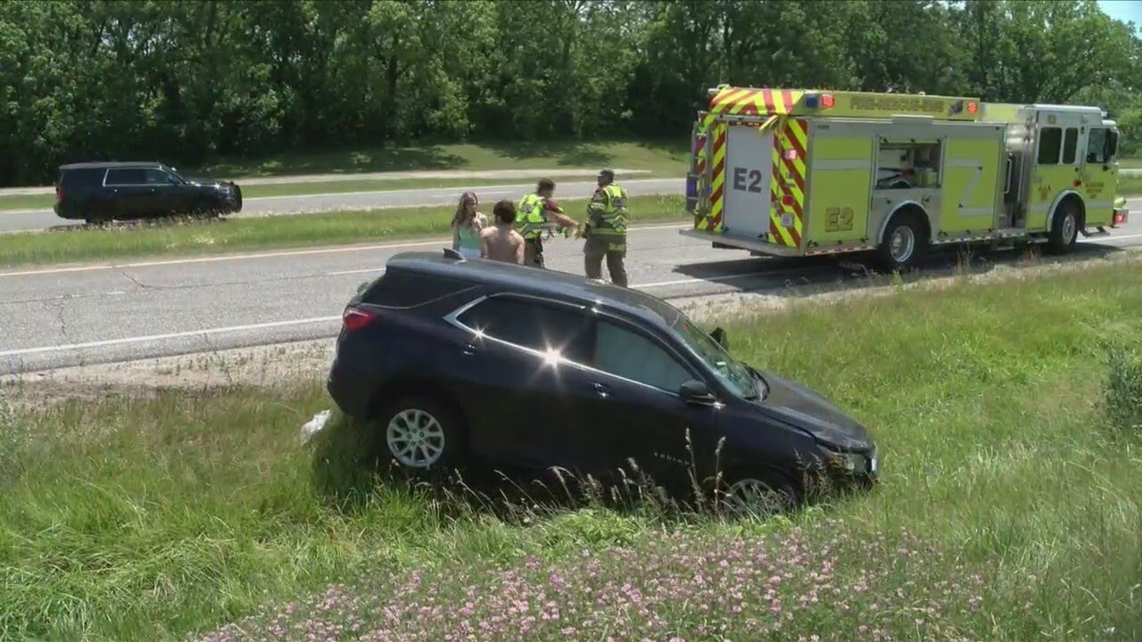 Two-vehicle crash shuts down part of U.S. Highway 67 in Milan - YouTube