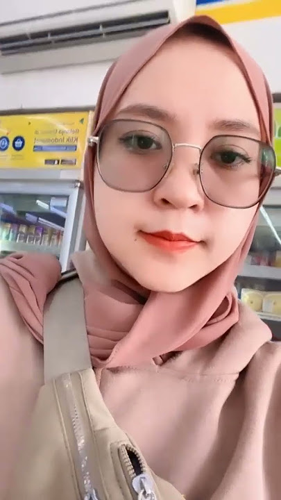 cewek cantik ngemut permen