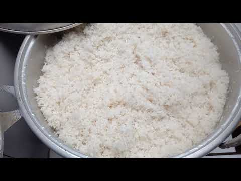 Video: Apakah lebih banyak air membuat nasi lebih lengket?