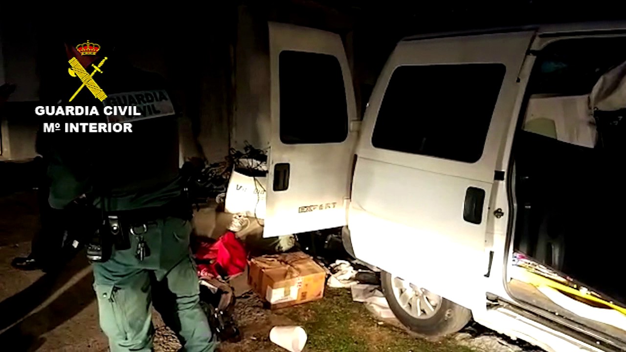 Detenidos por robos con fuerza en viviendas de Ávila - YouTube