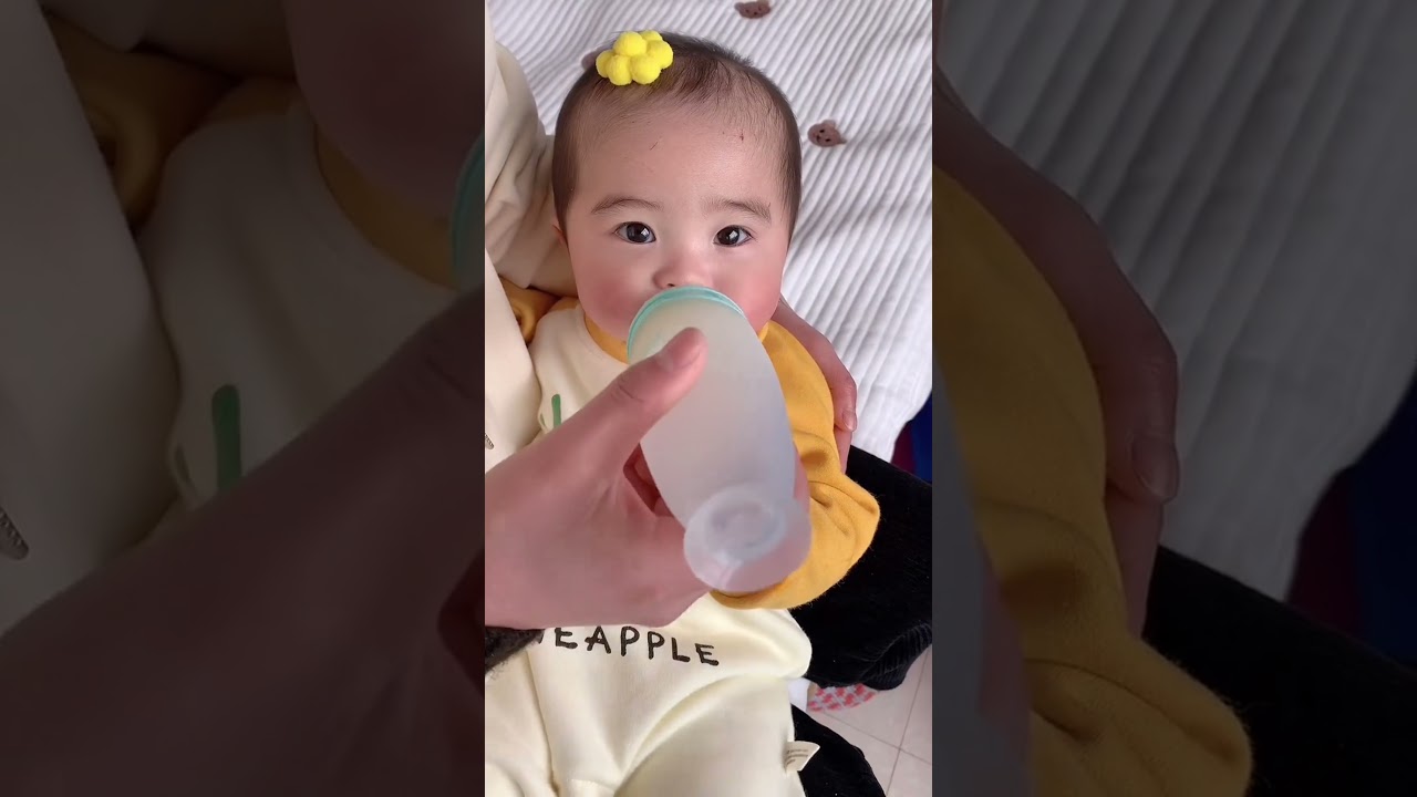 Convenient Baby Feeding Spoon-Bottle for Mess-Free Mealtime!