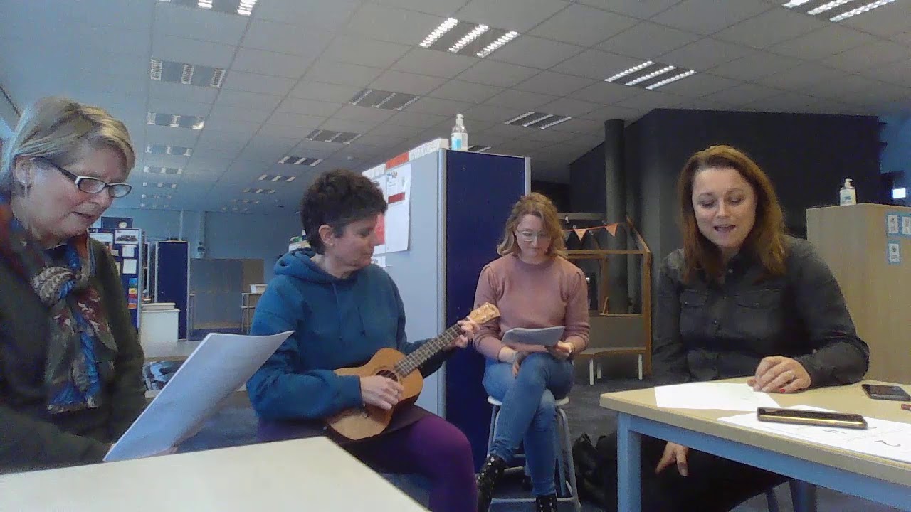 Taal, verhaal op muziek Bij ons in de straat - YouTube