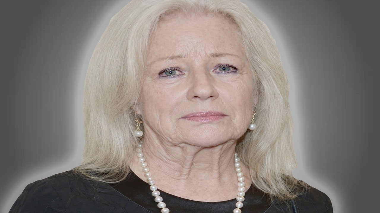 Bożena Dykiel, mająca prawie 80 lat, w ostatnich latach swojego życia wiedzie raczej ponure życie.