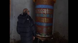 Prayer wheel (Mani wheel), Jampa Lhakhang, Bhutan
Subscribe free of charge
@eclecticomtravelsaroundthe4327
Around The World - Bhutan (and Nepal)
https://www.youtube.com/playlist?list=PLrfiPekAD2l6KZ1IS5z9OVDgu03rSJVjM Prayer wheel (Mani wheel), Jampa Lhakhang, Bhutan