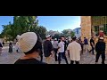 Crowd sings and prays during the accent to the Temple Mount (Video: TPS)