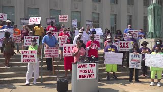 St. Louisans join nationwide rally in support of the US Postal Service