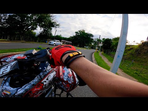 La Policía me encuentra levantando mi cuatrimoto