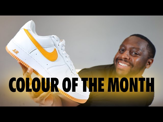 スニーカー NIKE AIR FORCE 1 RETRO QS UNIVERCITYGOLD Air Force 1 Colour of the Month University Gold Sneaker Review