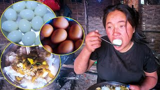 Mom \u0026 son enjoying egg meal in shelter || Jonson \u0026 Jina in middle sheep hut@Sanjipjina
