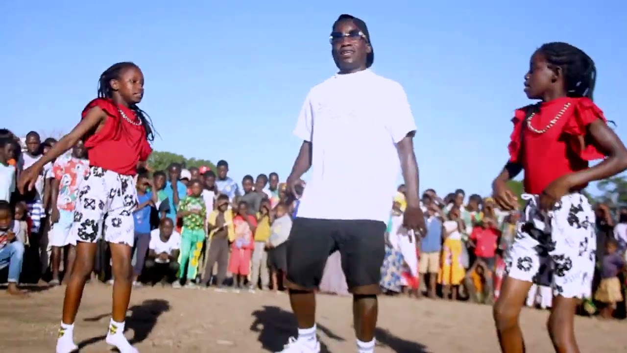 Ayton_Casaco_-__Benfica_de_Namazoco_oficial_Video_by_C4_pro_Maker-2025