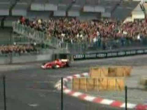 4 Dicembre 2005 Motorshow di Bologna Esibizione di Luca Badoer su Ferrari F2005.