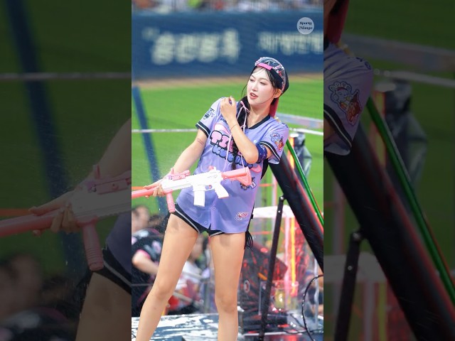 당당히 물총 들고 나와서 공격만 당하는 문채원 치어리더