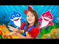 Little Sharks - Kids Song with the Baby Shark family! Kids Nursery Rhymes