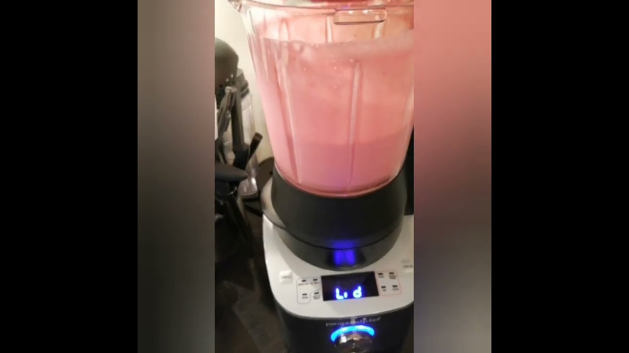 Erdbeer-Bananen-Lassi - Deluxe Blender - YouTube