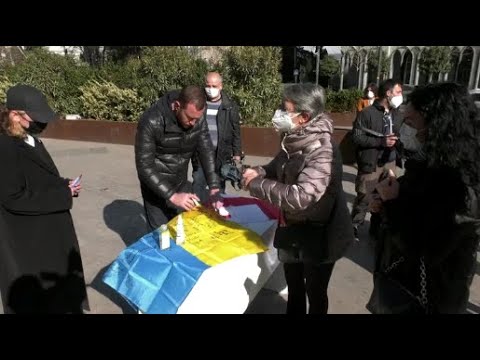 მხარდაჭერა უკრაინას - ხელმოწერილი დროშები \"დროას\" ლიდერებს უკრაინის რადაში მიაქვთ