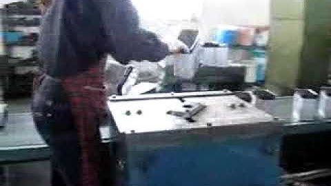 Manual flanging machine for square tin can making