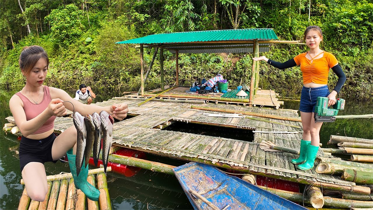 full video 60 days: Girl makes a raft floating on the water and catches ...