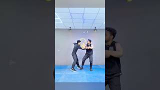 Don't get caught lacking—try this self-defence move 💥.#shorts #selfdefense #elbowstrike #usa #viral