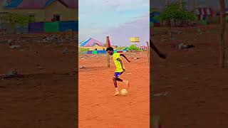 Woawamazing football tricks, smart dribbling, fast footwork, and creative street #footballmotivation