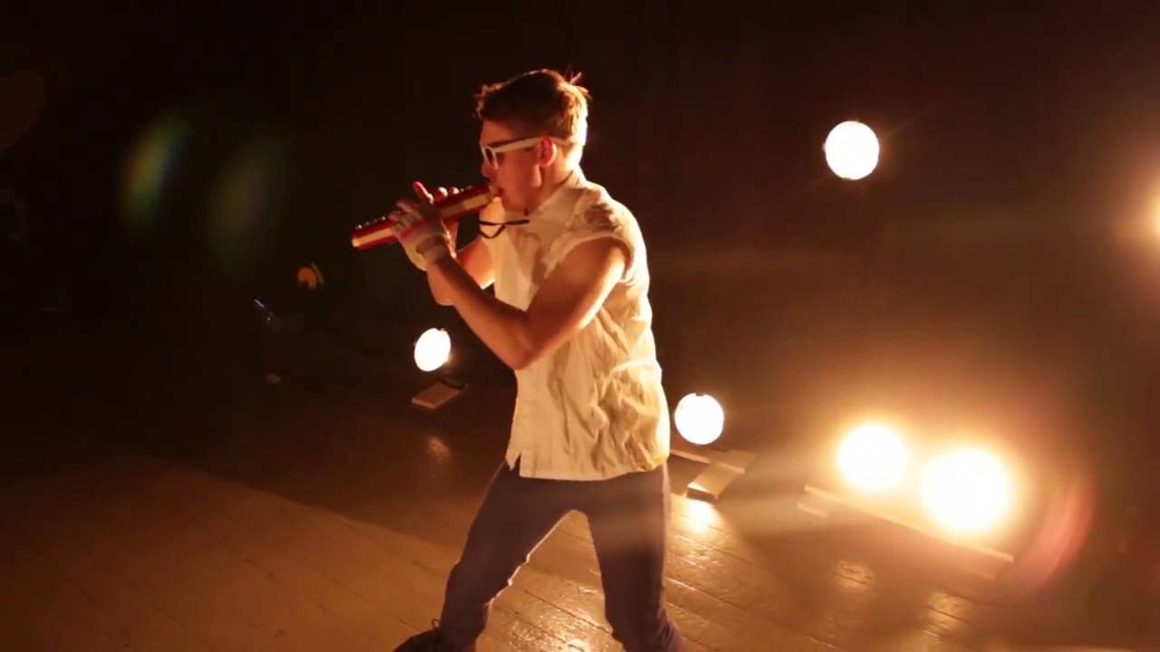 Epic Melodica Guy loop (från KAJs Julkalender 2013) YouTube