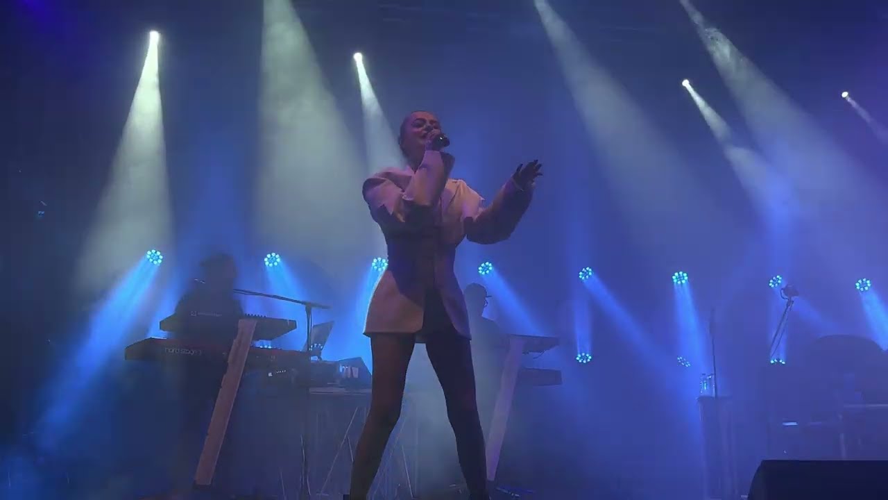 Annalisa Bellissima Live Estragon Bologna Nuda 10 Club