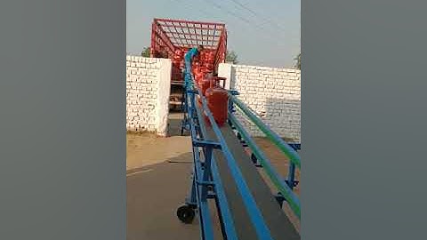 LPG Cylinder unloading using portable conveyor
